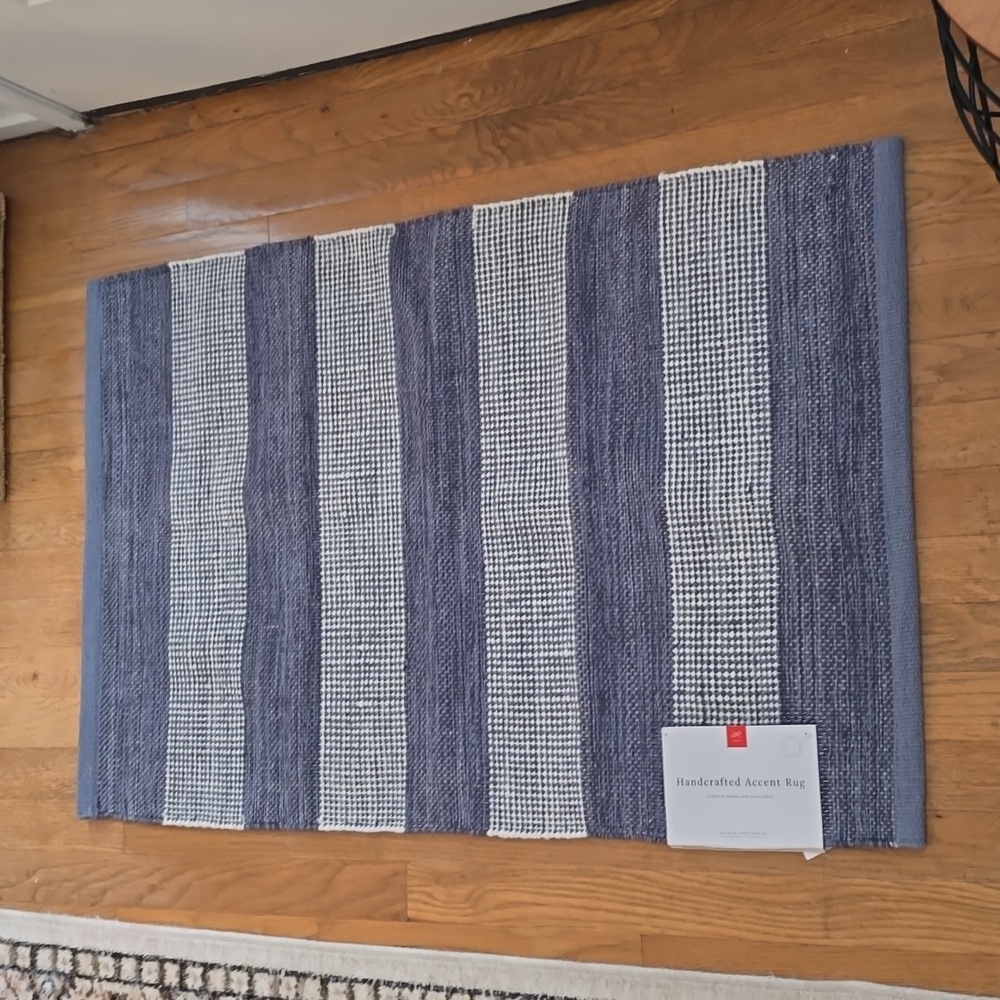 SULLIVAN COLLECTION HANDCRAFTED BLUE STRIPES ACCENT RUG SIZE 24" x 36"